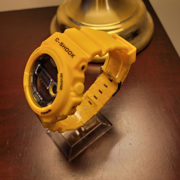New Mustard Yellow Digital C shook Fashion watch - Picture 5 of 10